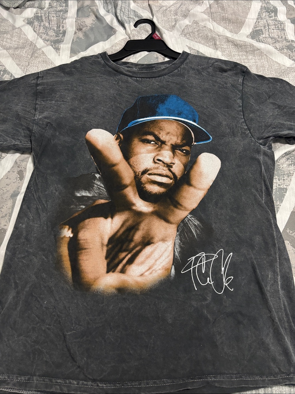 Vintage-Style Woman’s Graphic T-Shirt in Charcoal Black with Blue Accent